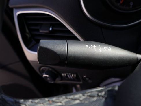 Used 2019 Jeep Cherokee Limited image 36