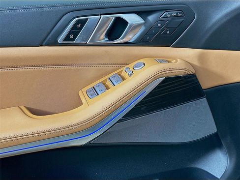 Certified 2023 BMW X7 xDrive40i w/ Premium Package image 18