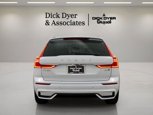 Certified 2025 Volvo XC60 B5 Core image 6
