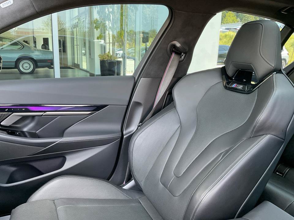 Used 2026 BMW M5 w/ Executive Package AWD/4WD image 28