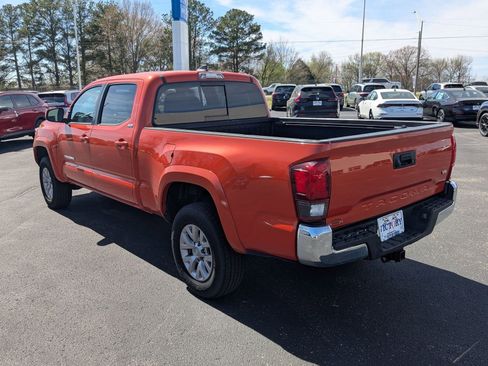 Used 2018 Toyota Tacoma SR5 image 10