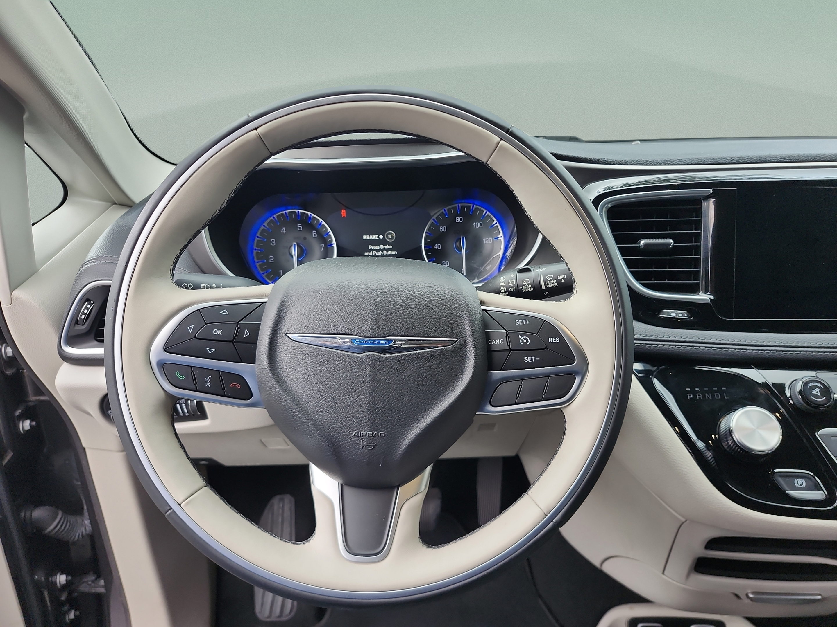 Used 2017 Chrysler Pacifica Limited FWD image 9