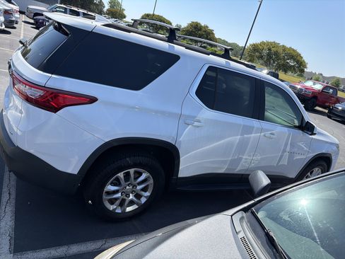 Used 2019 Chevrolet Traverse LT FWD image 11