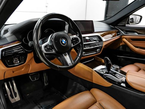 Used 2019 BMW 540i xDrive w/ M Sport Package image 18