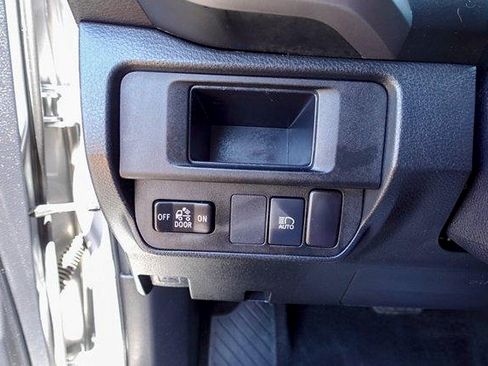 Used 2018 Toyota Tacoma SR5 RWD image 14