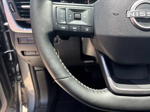 Used 2025 Nissan Rogue SV w/ SV Premium Package FWD image 23