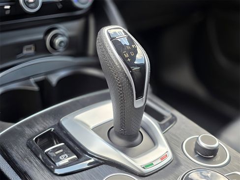 Used 2022 Alfa Romeo Stelvio Sprint image 36