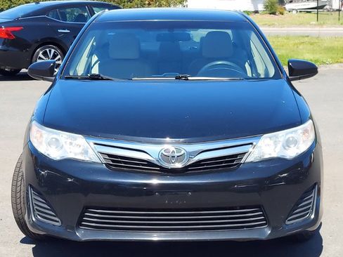 Used 2012 Toyota Camry LE FWD image 2