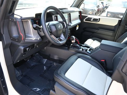 New 2026 Ford Bronco Outer Banks w/ Sasquatch Package AWD/4WD image 16