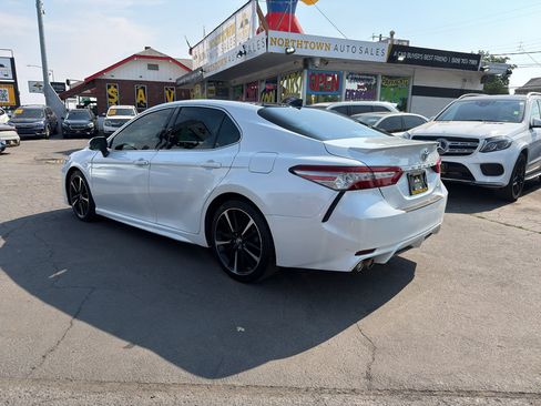 Used 2018 Toyota Camry XSE FWD image 4