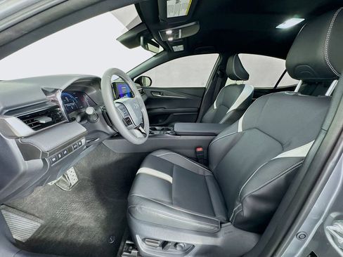 Used 2025 Toyota Camry SE w/ Convenience Package image 15