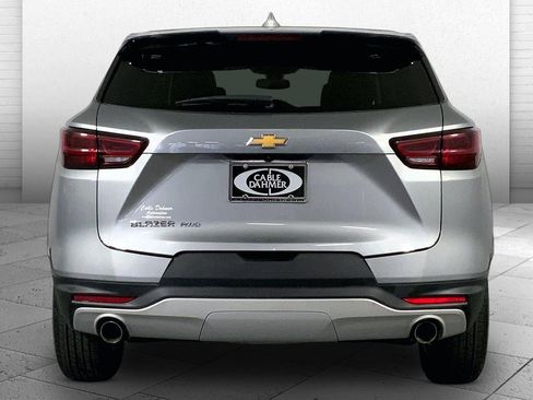 Used 2025 Chevrolet Blazer LT image 3