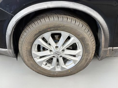 Used 2016 Nissan Rogue SV w/ SV Premium Package image 38