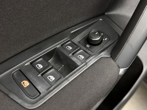 Used 2020 Volkswagen Tiguan S image 11