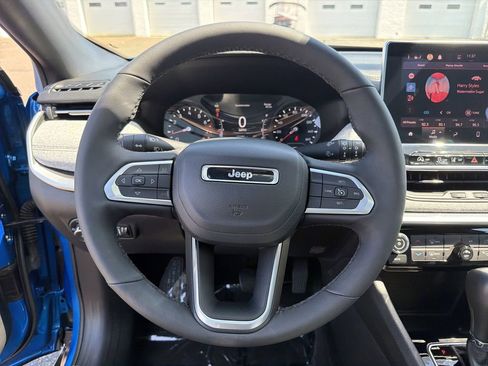 Used 2023 Jeep Compass Latitude w/ Sun and Sound Group AWD/4WD image 21