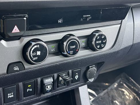 Used 2018 Toyota Tacoma TRD Off-Road w/ Technology Package RWD image 25