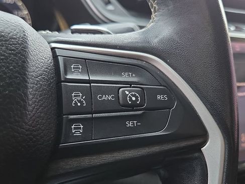 Used 2022 Jeep Grand Cherokee Limited AWD/4WD image 23