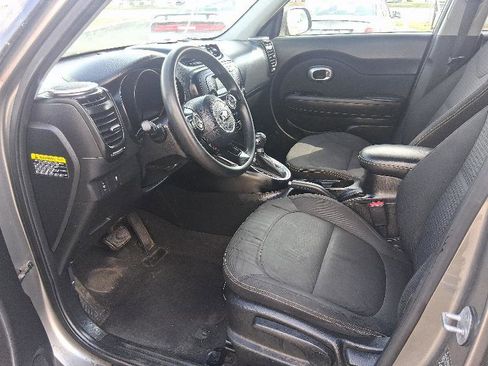 Used 2014 Kia Soul + image 13