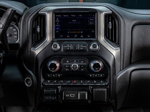 Used 2023 GMC Sierra 2500 Denali w/ Denali Black Diamond Edition AWD/4WD image 23