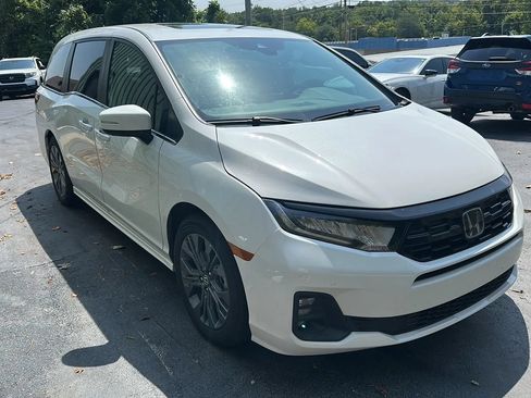 Used 2026 Honda Odyssey Touring image 2