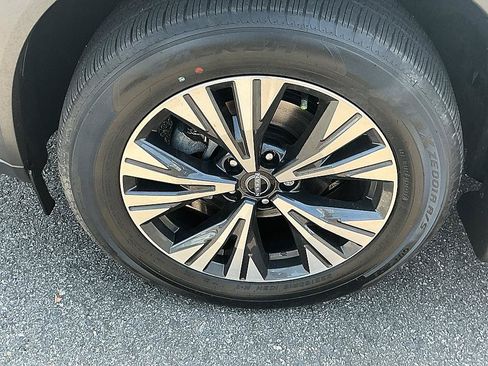Certified 2023 Nissan Rogue SV FWD image 9