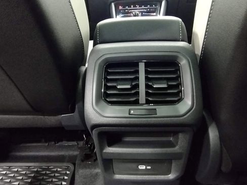 New 2025 Volkswagen Taos SE image 33