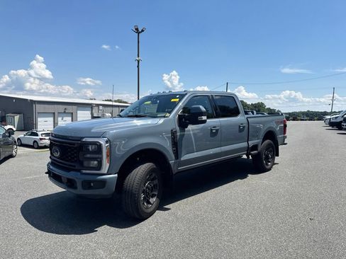 Used 2023 Ford F250 Lariat w/ Lariat Ultimate Package AWD/4WD image 3