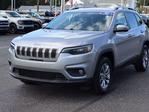 Used 2020 Jeep Cherokee Latitude Plus AWD/4WD image 12
