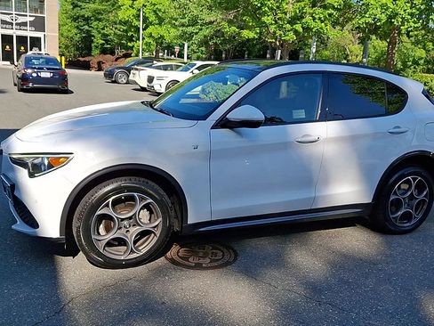Used 2023 Alfa Romeo Stelvio Ti AWD/4WD image 4