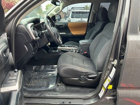 Used 2017 Toyota Tacoma SR5 w/ Tow Package AWD/4WD image 12