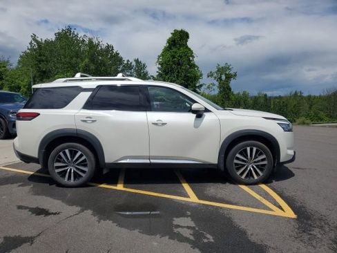 Used 2024 Nissan Pathfinder Platinum w/ Cargo Package AWD/4WD image 7