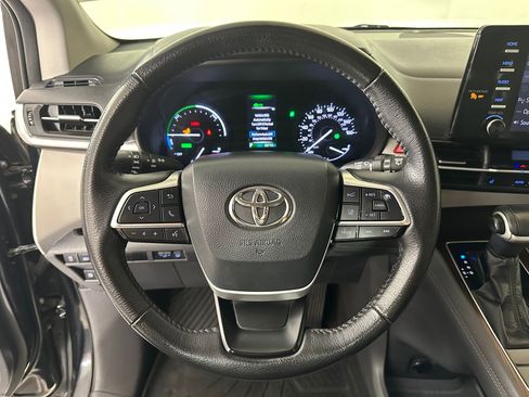 Used 2021 Toyota Sienna XLE image 15