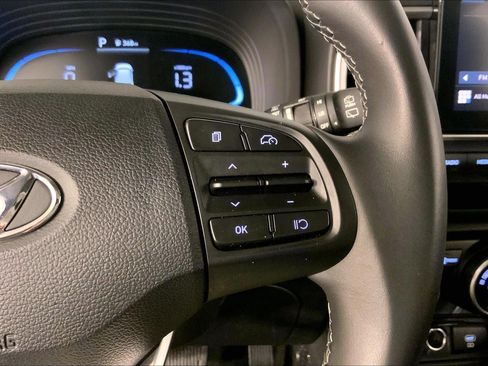 Used 2025 Hyundai Venue SEL image 19