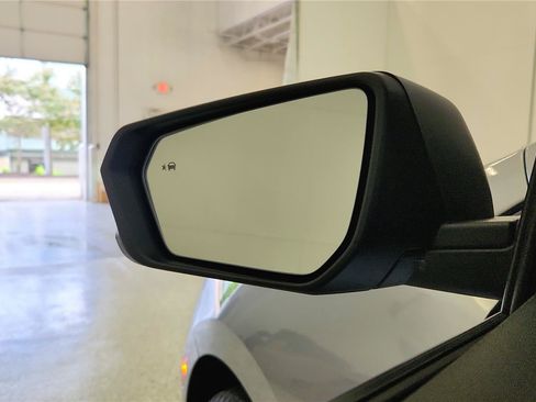 Used 2023 Chevrolet Equinox LS w/ LS Convenience Package FWD image 28