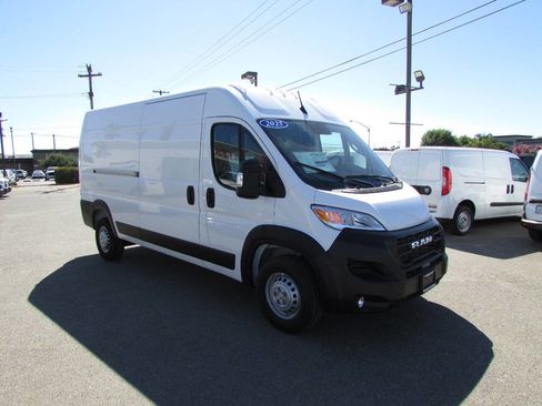 Used 2025 RAM ProMaster 2500 w/ Convenience Group image 2