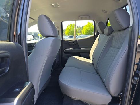 Used 2022 Toyota Tacoma SR5 AWD/4WD image 18