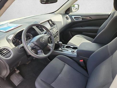Used 2017 Nissan Pathfinder SV AWD/4WD image 9
