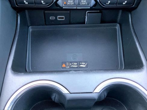 Used 2024 Chevrolet Tahoe Z71 w/ Luxury Package image 27