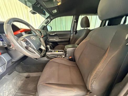 Used 2020 Toyota Tacoma TRD Sport AWD/4WD image 27