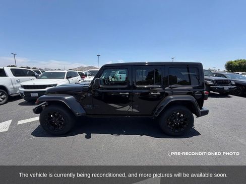 Used 2025 Jeep Wrangler Unlimited Sahara w/ Safety Group AWD/4WD image 2