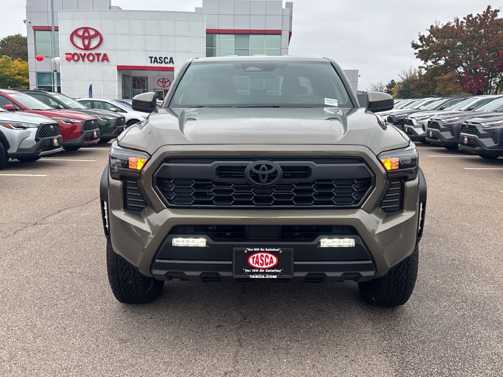 Used 2025 Toyota Tacoma TRD Off-Road AWD/4WD image 2