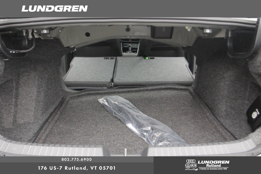 Used 2025 Volkswagen Jetta SE FWD image 23