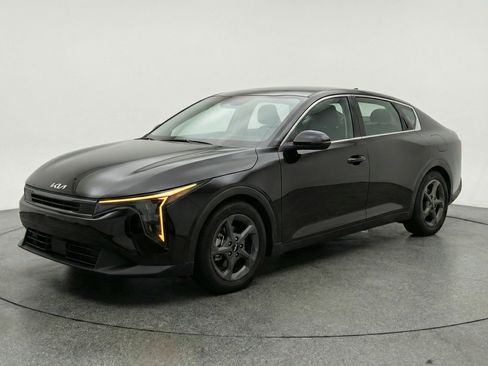 Used 2025 Kia K4 LXS image 3