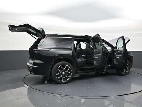 Used 2025 Chevrolet Traverse High Country image 28