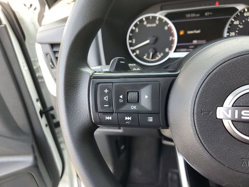 Used 2022 Nissan Rogue S AWD/4WD image 28