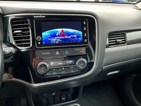 Used 2017 Mitsubishi Outlander SE AWD/4WD image 14