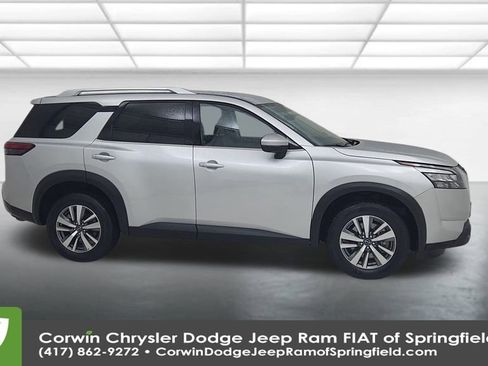 Used 2025 Nissan Pathfinder SL image 17