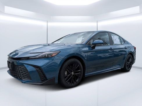 Used 2025 Toyota Camry SE FWD image 9