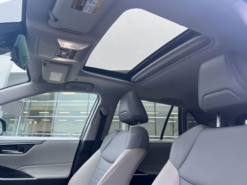 Used 2023 Toyota RAV4 XLE Premium image 27