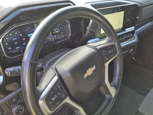 Used 2023 Chevrolet Silverado 1500 LT AWD/4WD image 5